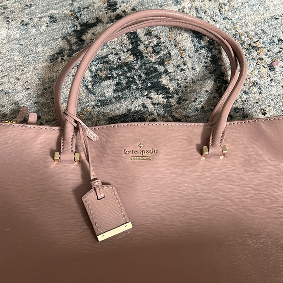 Kate Spade Tote with Laptop/Tablet Sleeve Patent Leather Perfect for Spring! - Picture 5 of 11